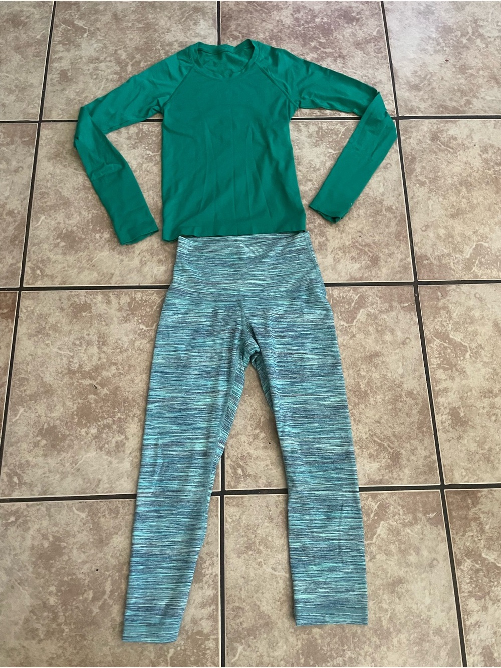 lululemon athletica Green Long Sleeve Top with Teal Space-Dyed Leggings